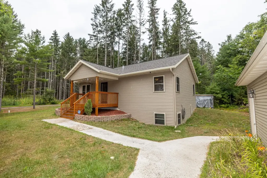 12744 Pickerel Dr, Lac du Flambeau