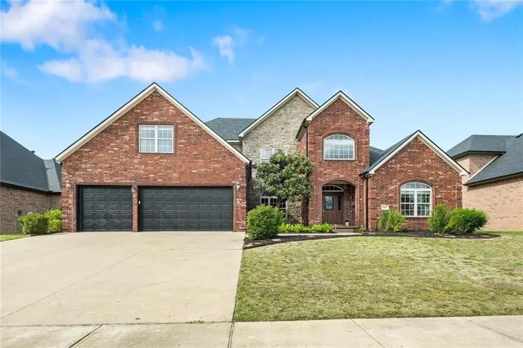 3907 Ne Cadbury Avenue, Bentonville