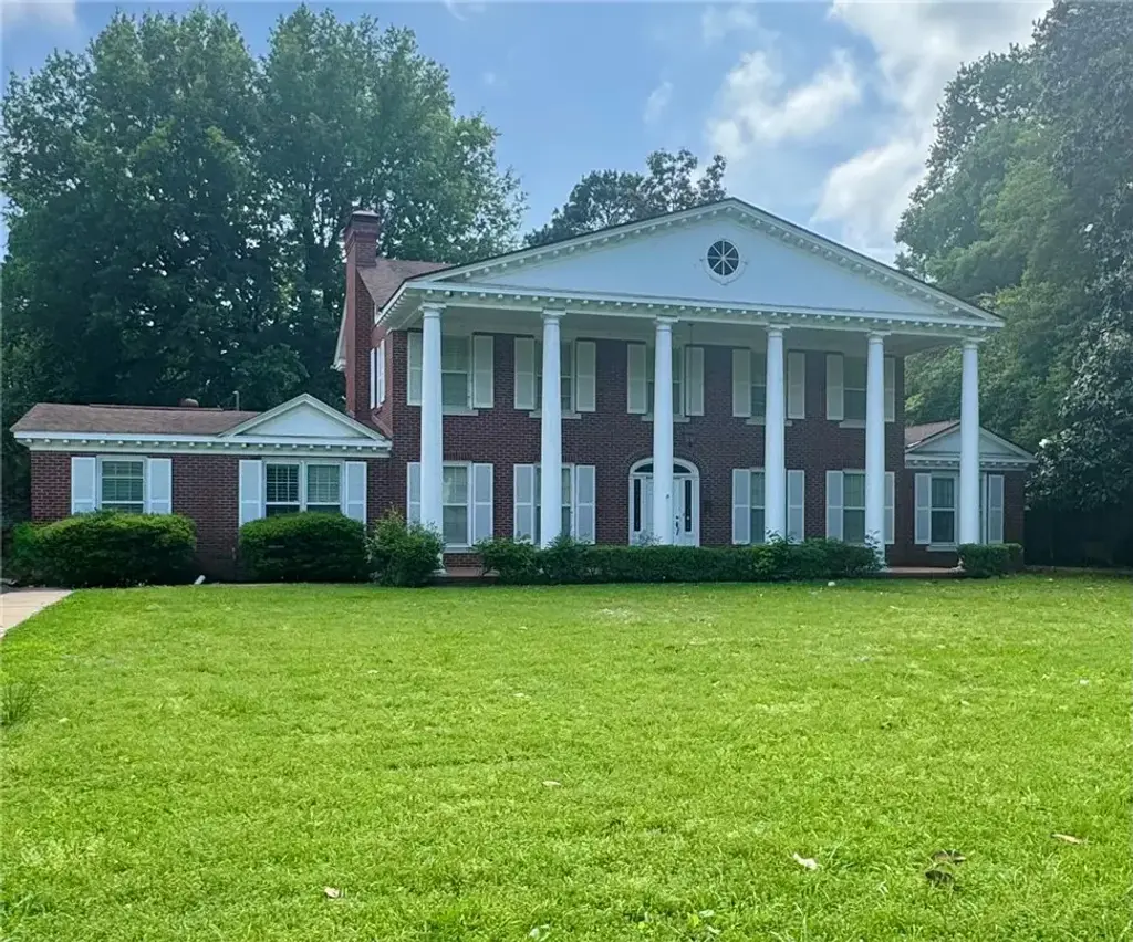 1407 W Main Street, Russellville