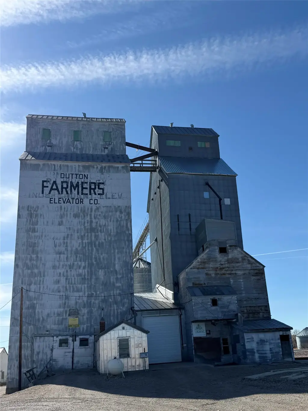 Grain Avenue S, Dutton