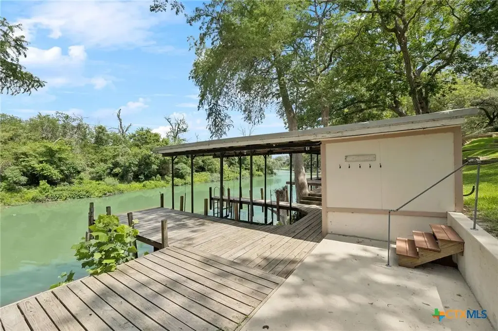 180 Wampum Way, Seguin