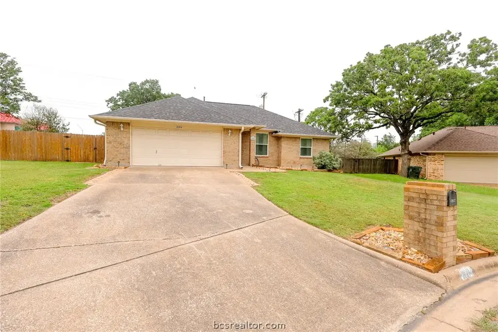 2004 Sandalwood Lane, Bryan