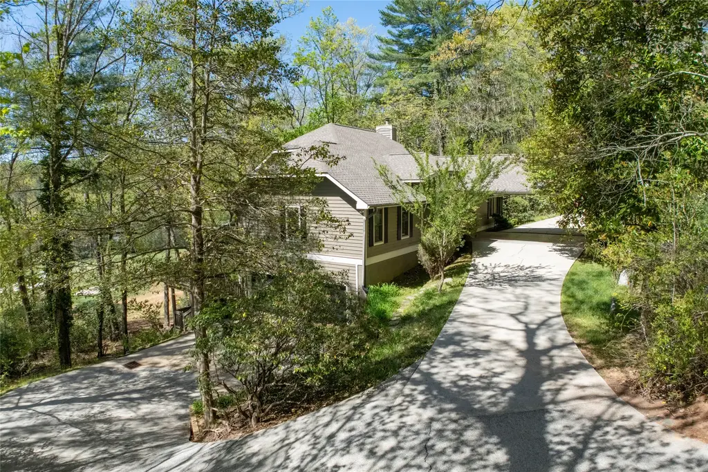 516 Cherokee Trace, Lake Toxaway