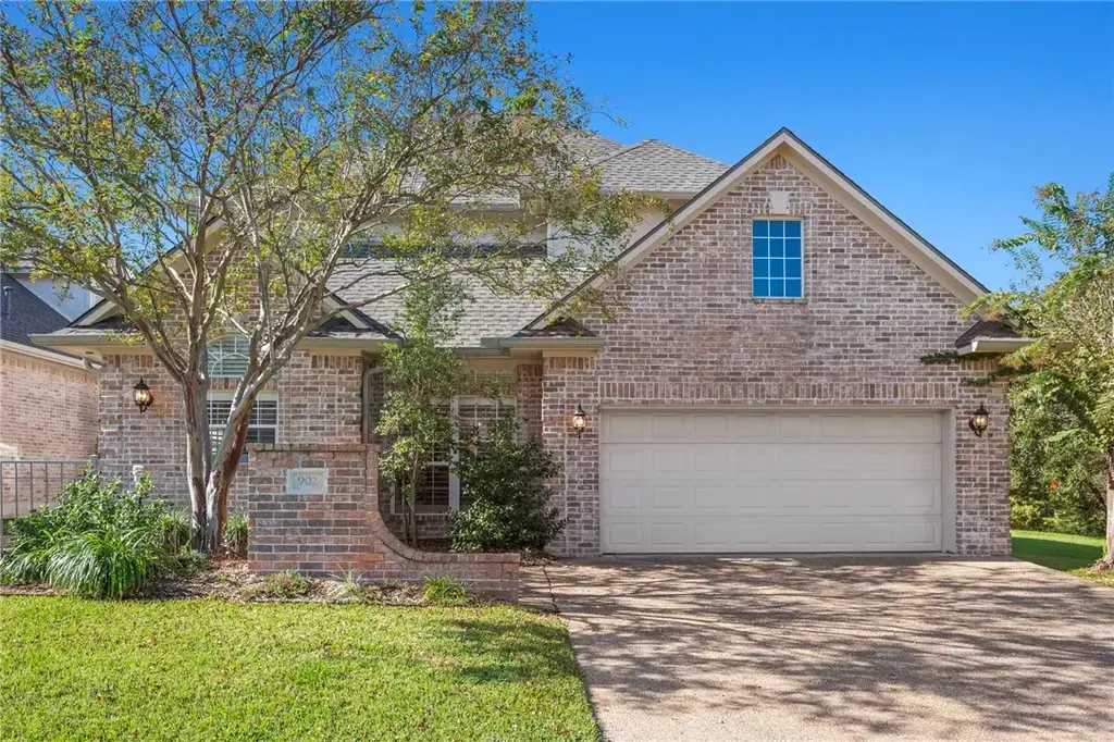 902 Grand Oaks Circle, College Station