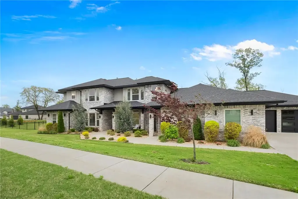 4315 S Scissortail Drive, Bentonville