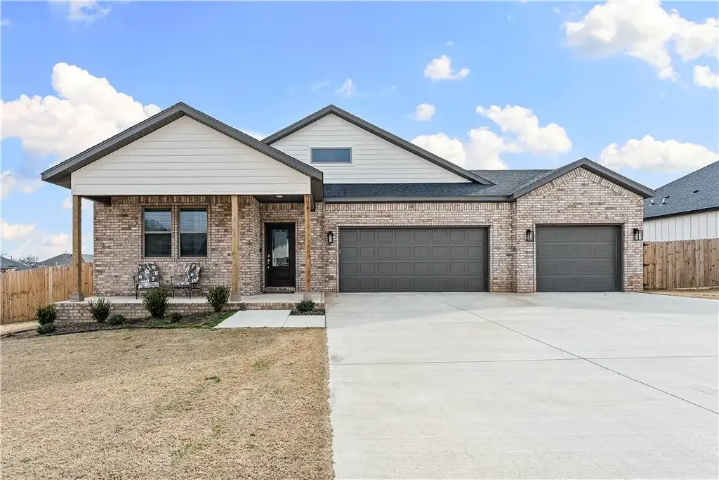 2223 Riggins Avenue, Pea Ridge