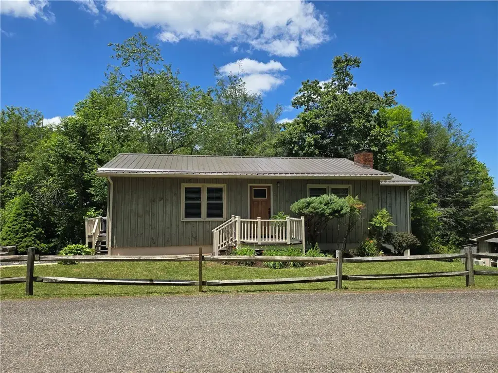 159 Doyle Bare Road, West Jefferson