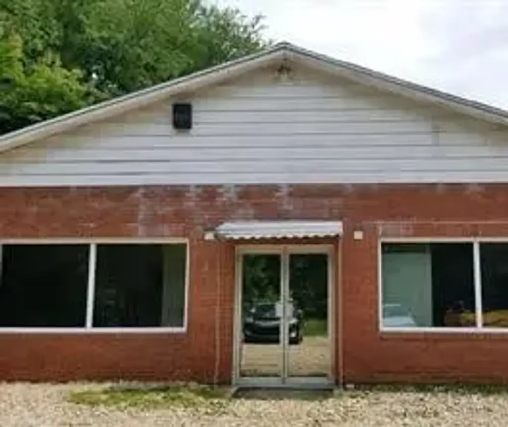 563 Bash Road , White