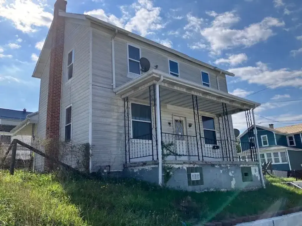 843 Orchard Street, 