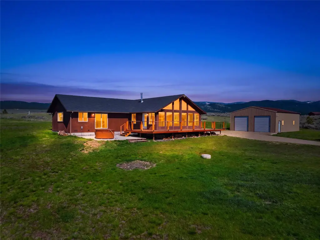 652 Pathfinder Road S, Stevensville