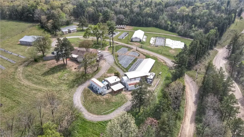 201 St. Louis Valley Road, Paris