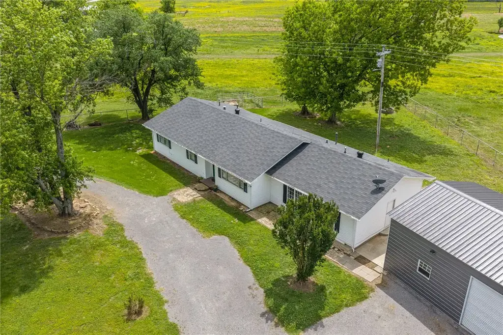 6415 N Highway 96, Lavaca