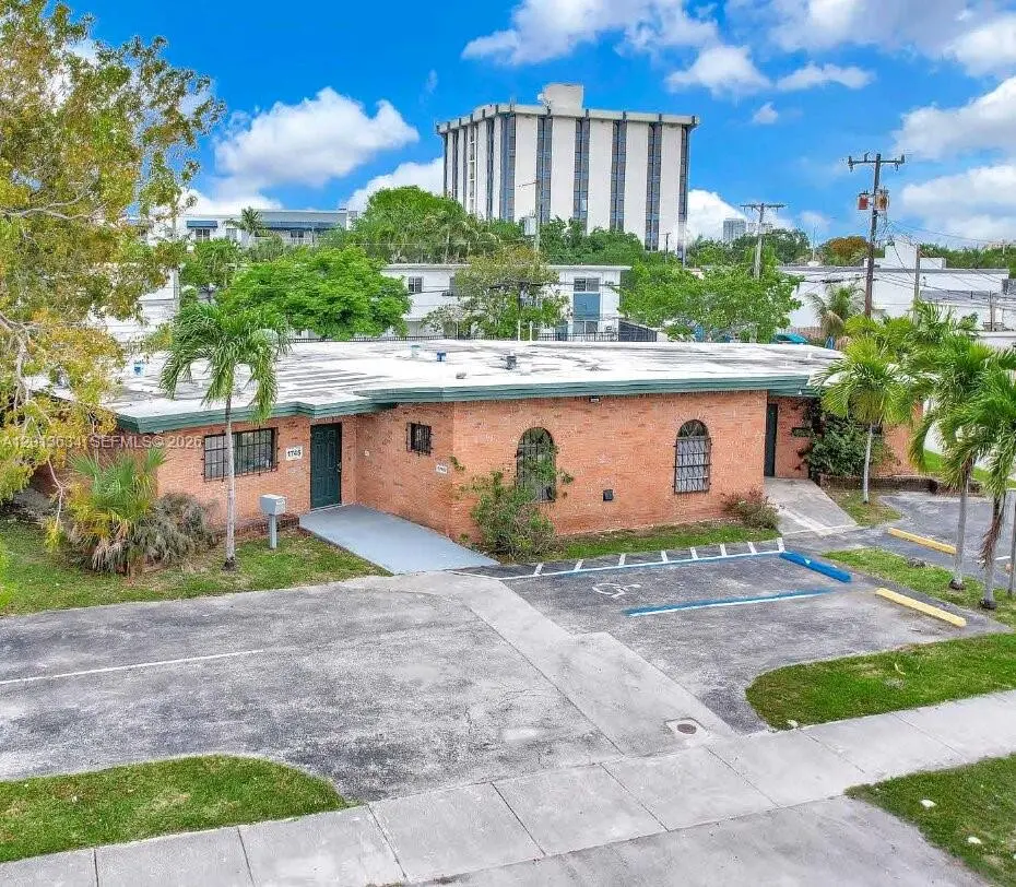 4 of 7 - 1747 Ne 124th Street, North Miami, FL