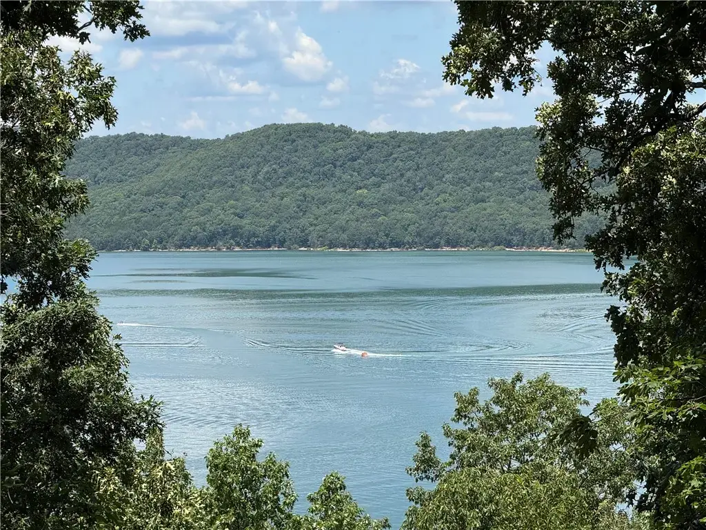 325 Ridge Road, Eureka Springs