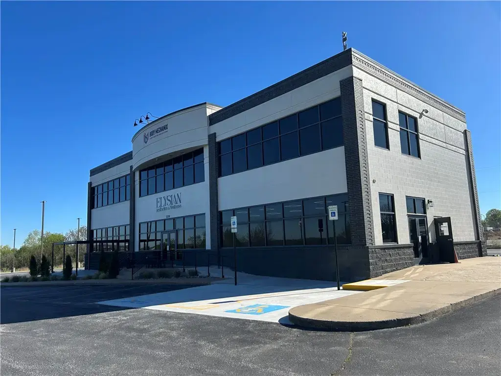 3330 N Plainview Avenue, Fayetteville