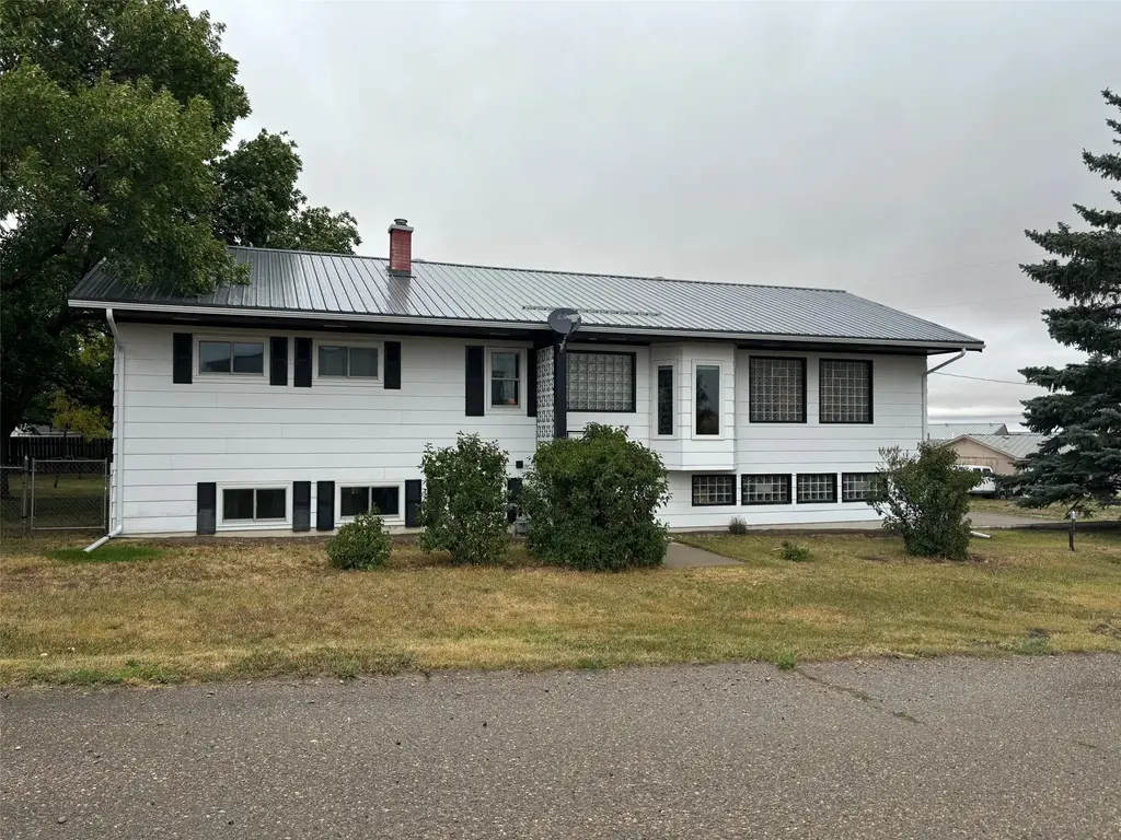 64 1st Avenue, Sweet Grass