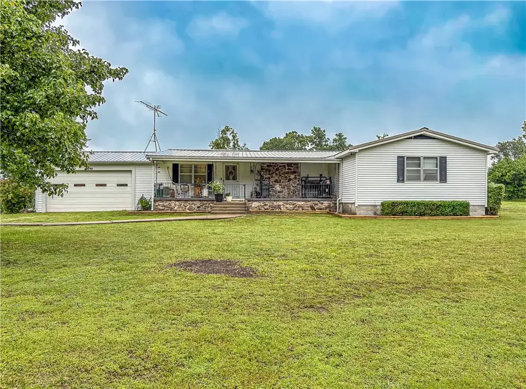 1095 Highway 235, Yellville