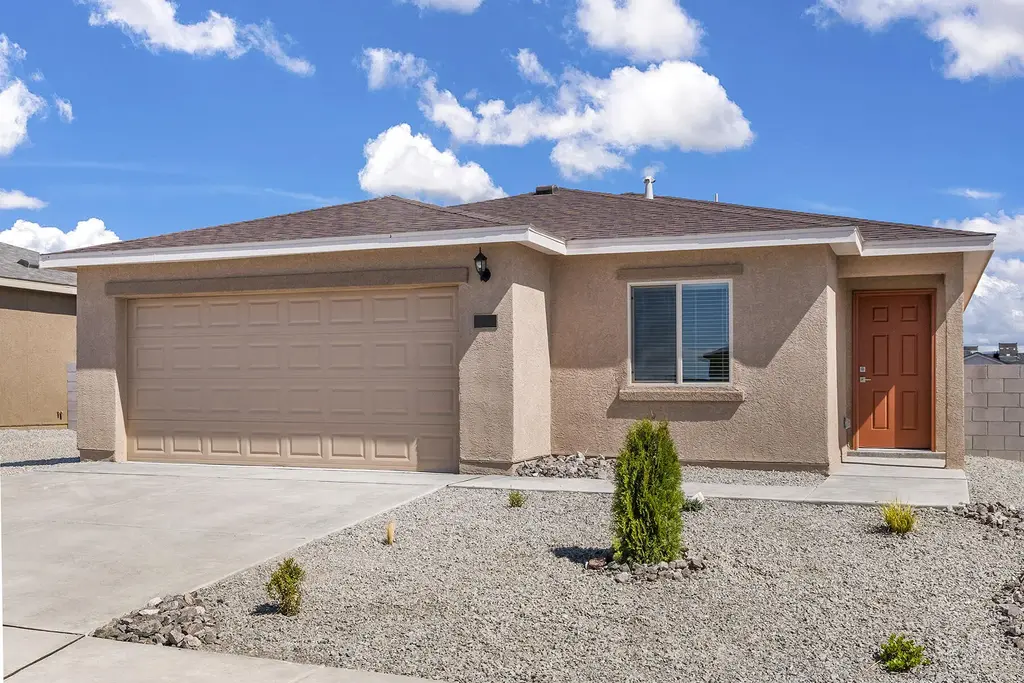 804 Calle De Las Roses, Belen