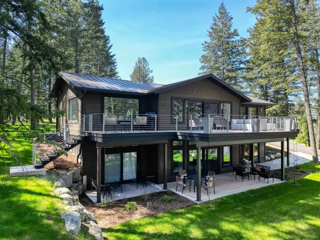 1100 Mooring Road, Columbia Falls