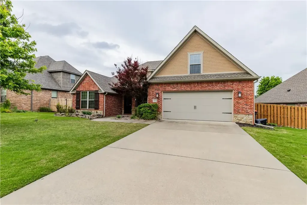 8141 Buona Sera Street, Springdale