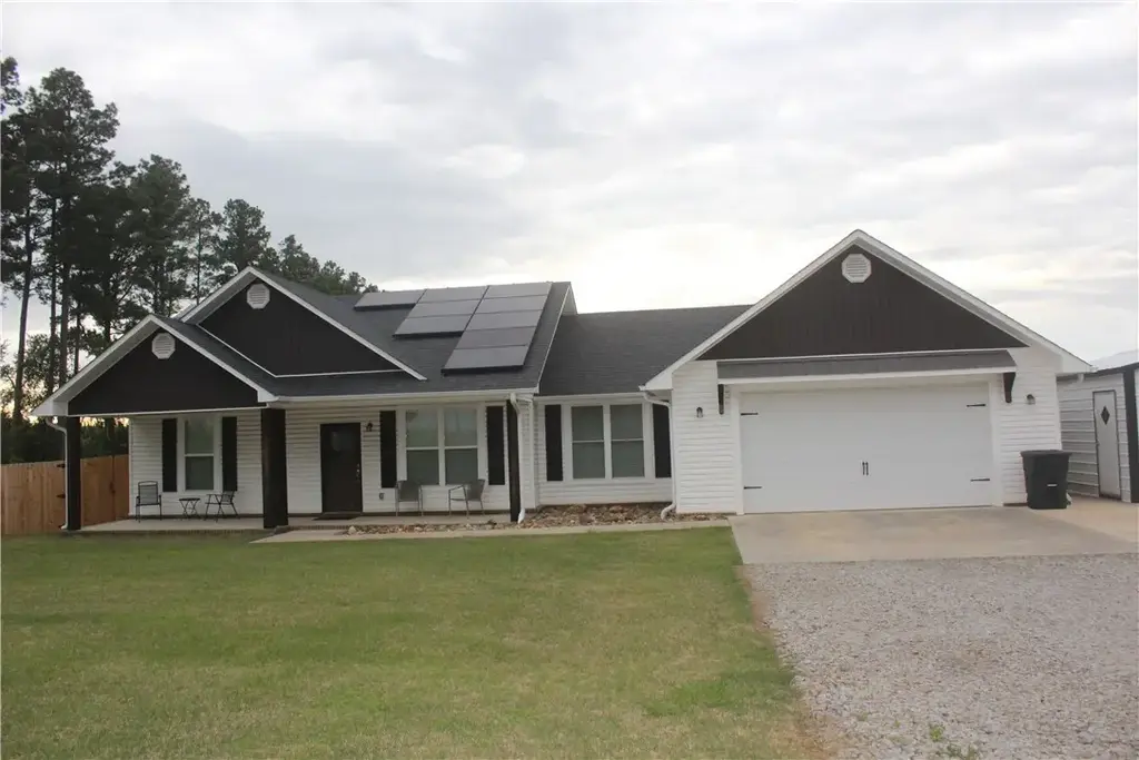 1096 County Road 3530, Clarksville