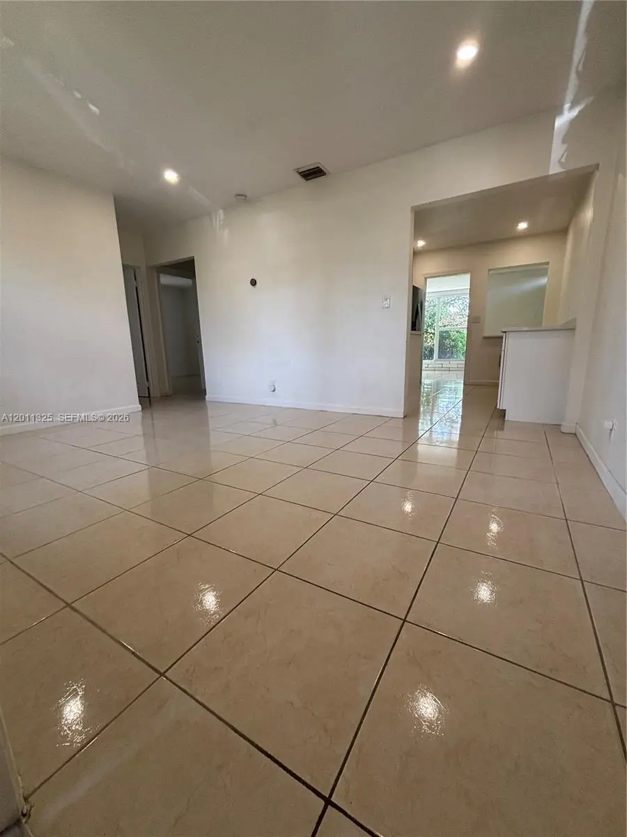 2 of 14 - 822 Avenida Hermosa, West Palm Beach, FL