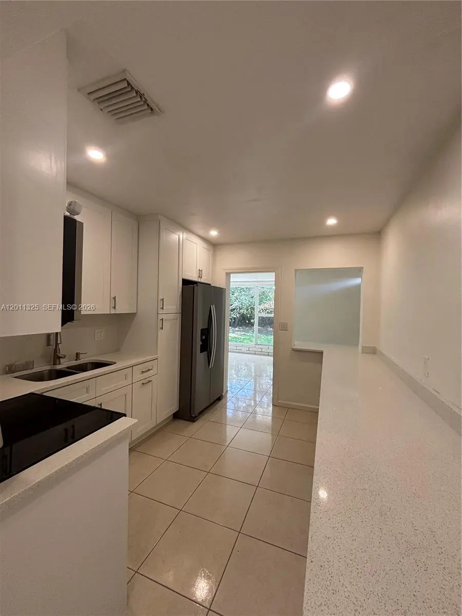 3 of 14 - 822 Avenida Hermosa, West Palm Beach, FL