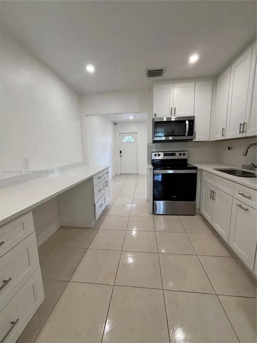 4 of 14 - 822 Avenida Hermosa, West Palm Beach, FL
