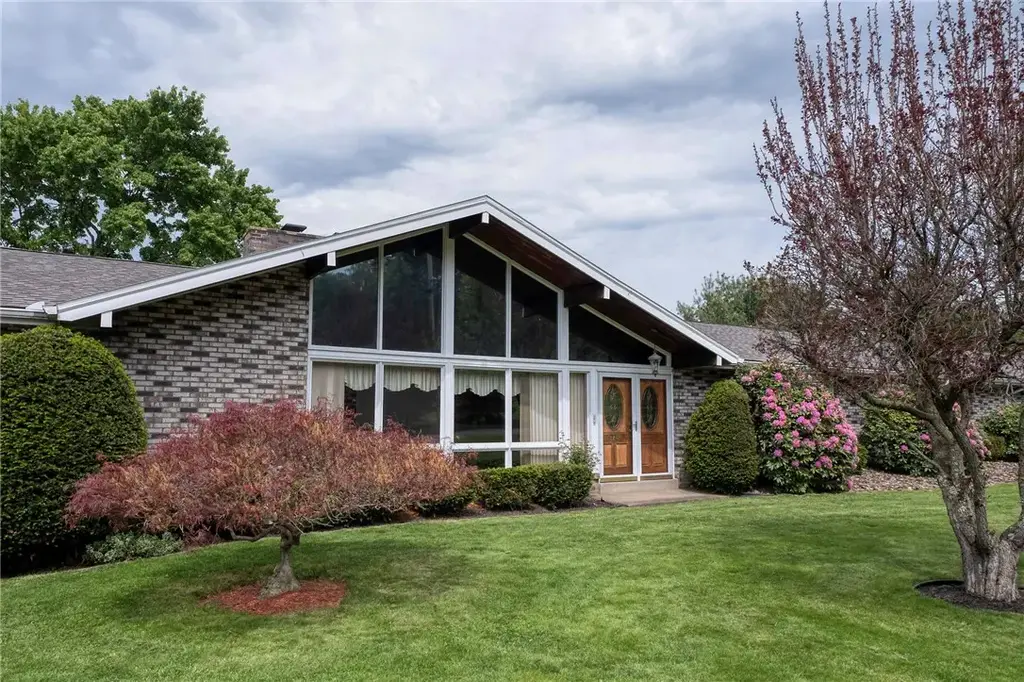 145 Oakhill, Center