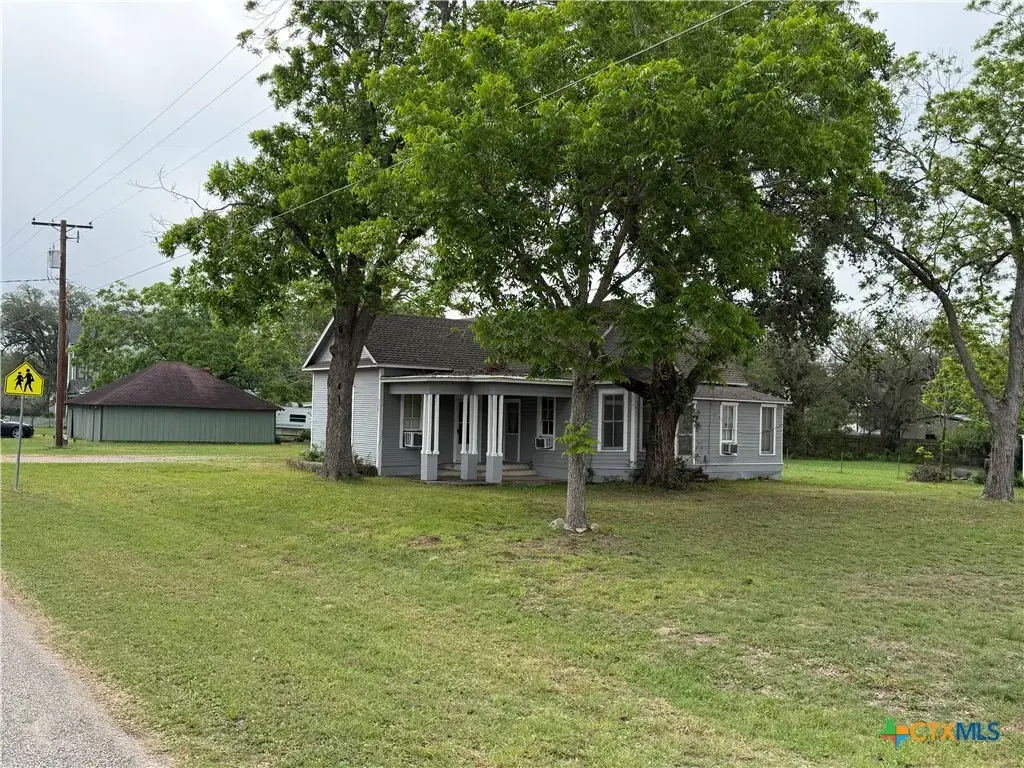 239 W High Street, Goliad