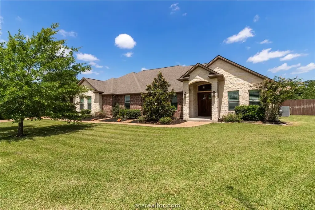 5028 Vintage Oaks Court, College Station