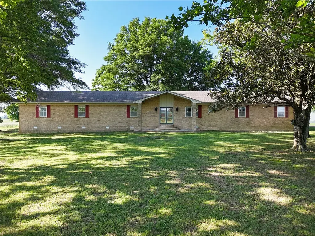 2475 Pine Street, Hector