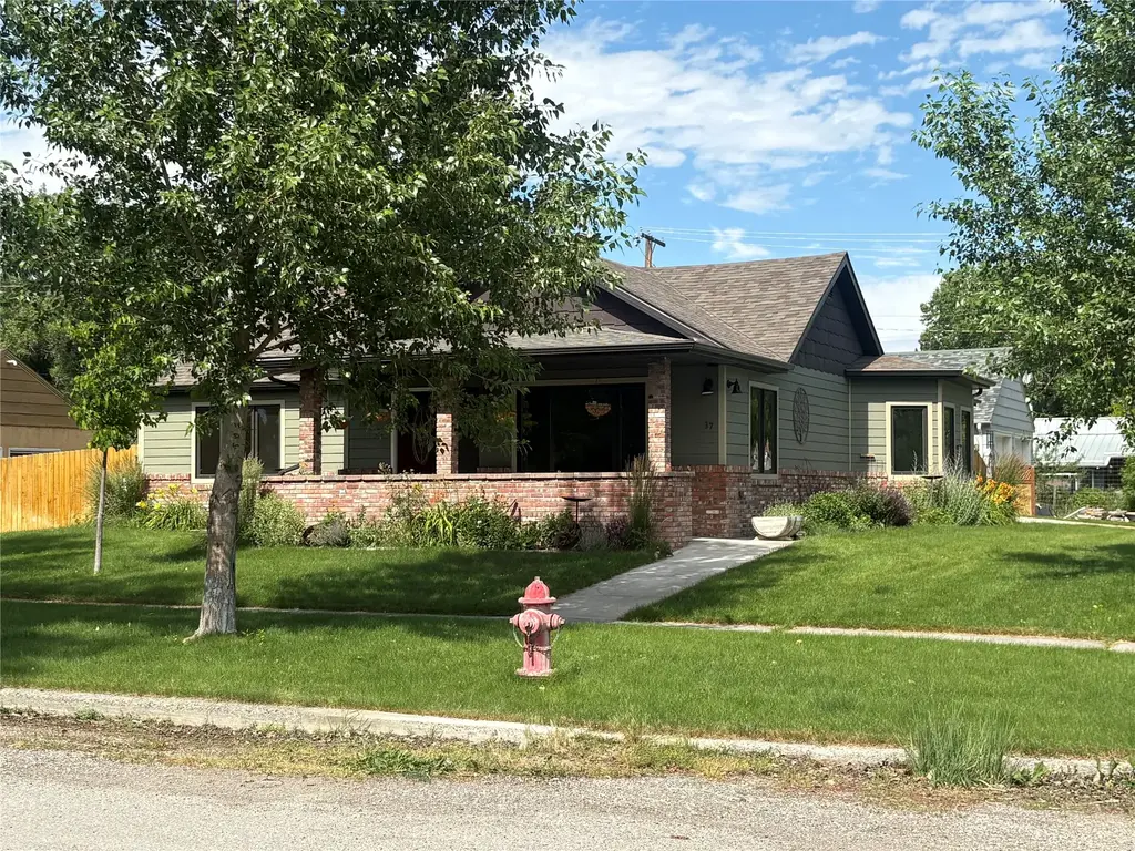 37 4th Avenue Sw, Choteau