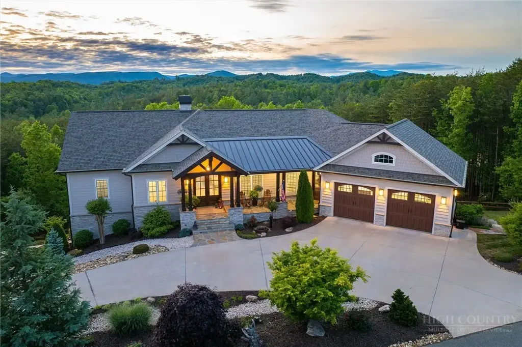1506 High Valley Way, Lenoir