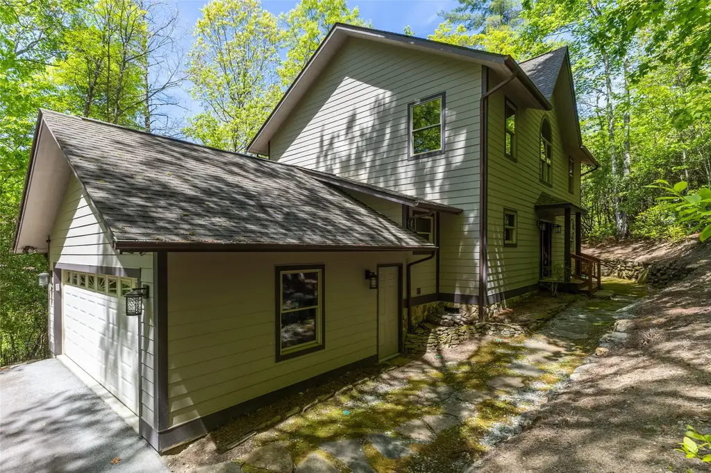 191 Blackberry Trail, Sapphire