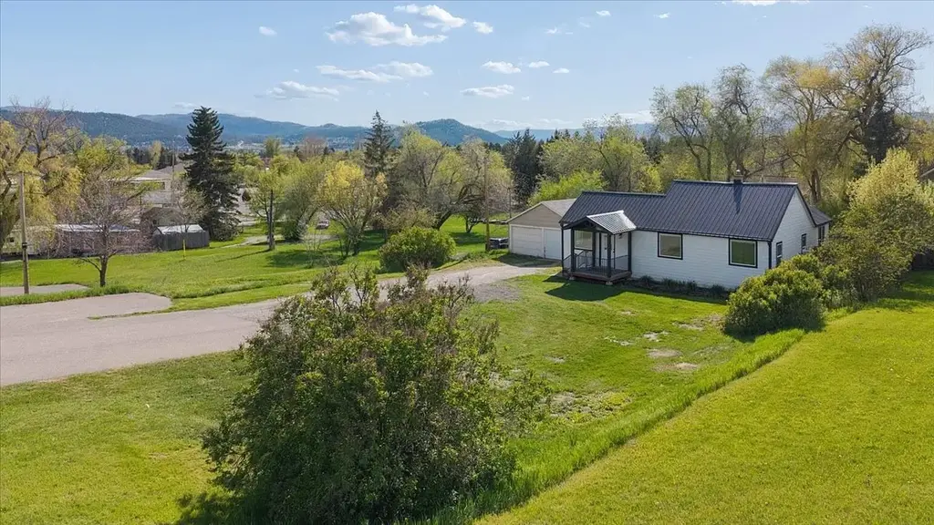 1270 N Meridian Road, Kalispell