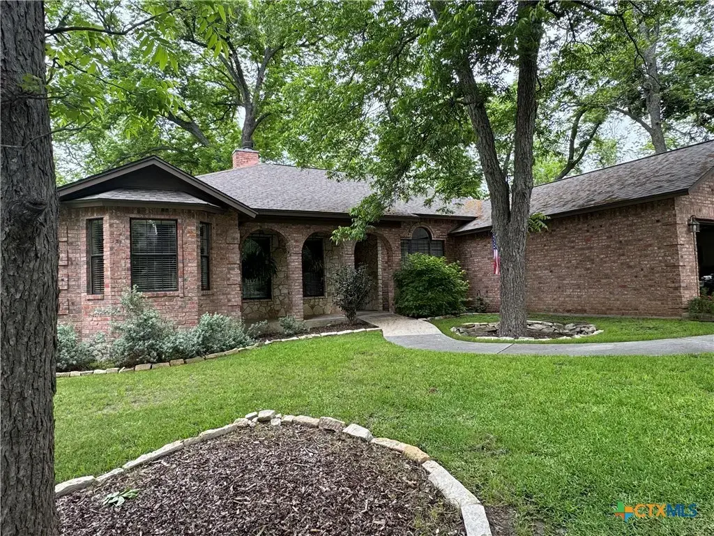 433 Las Brisas Boulevard, Seguin
