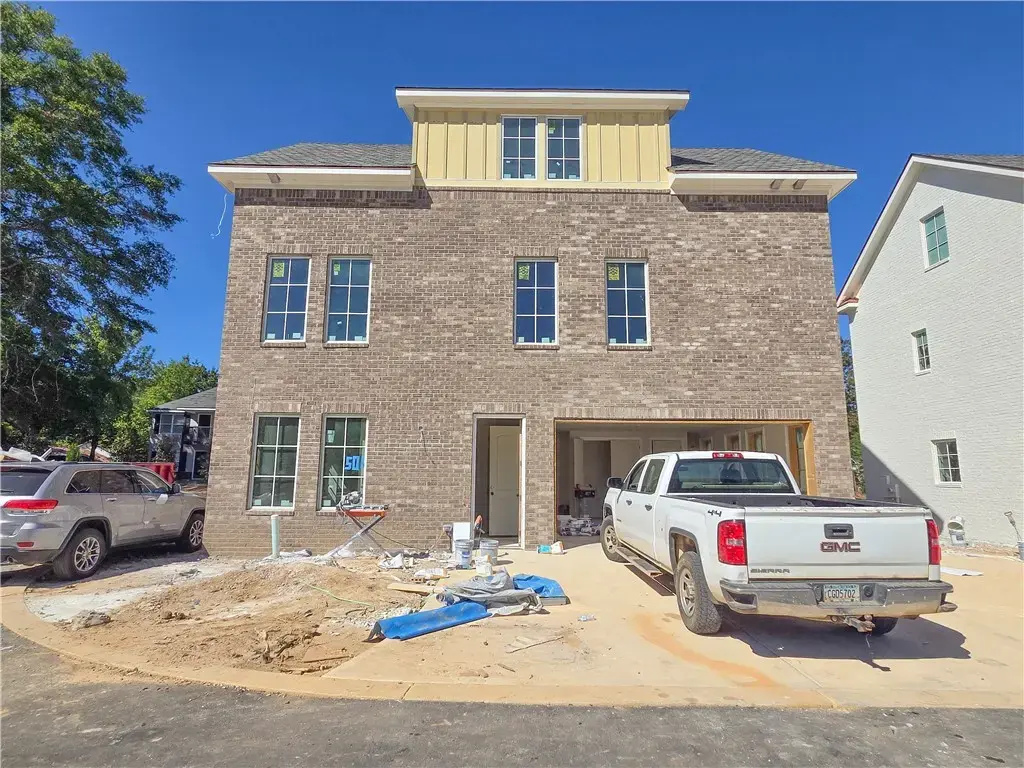 305 Warrior Ct 501, Auburn