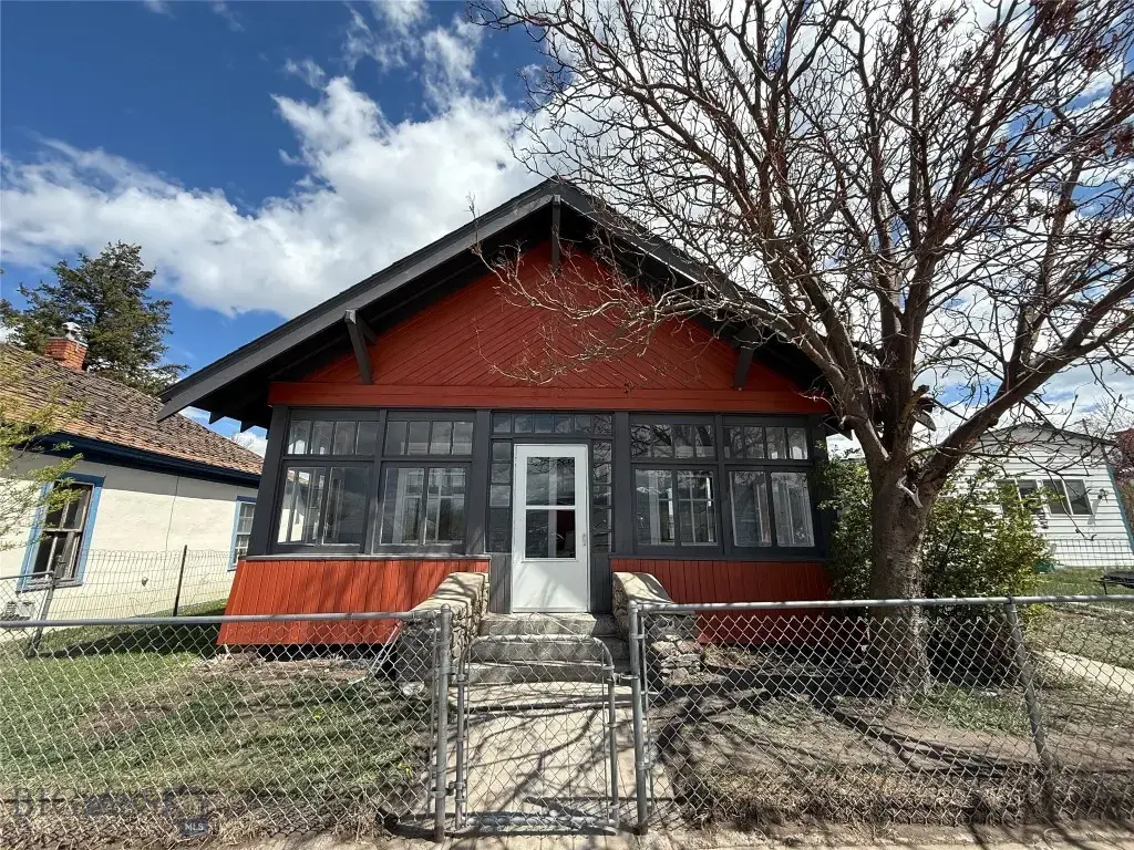 215 2nd, Deer Lodge
