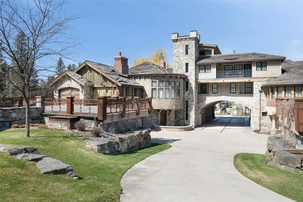 30 Bear Dance Village, Bigfork