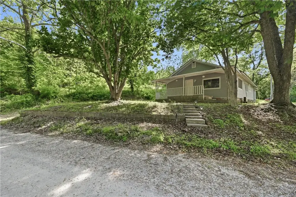 5099 Maple Drive, Neosho