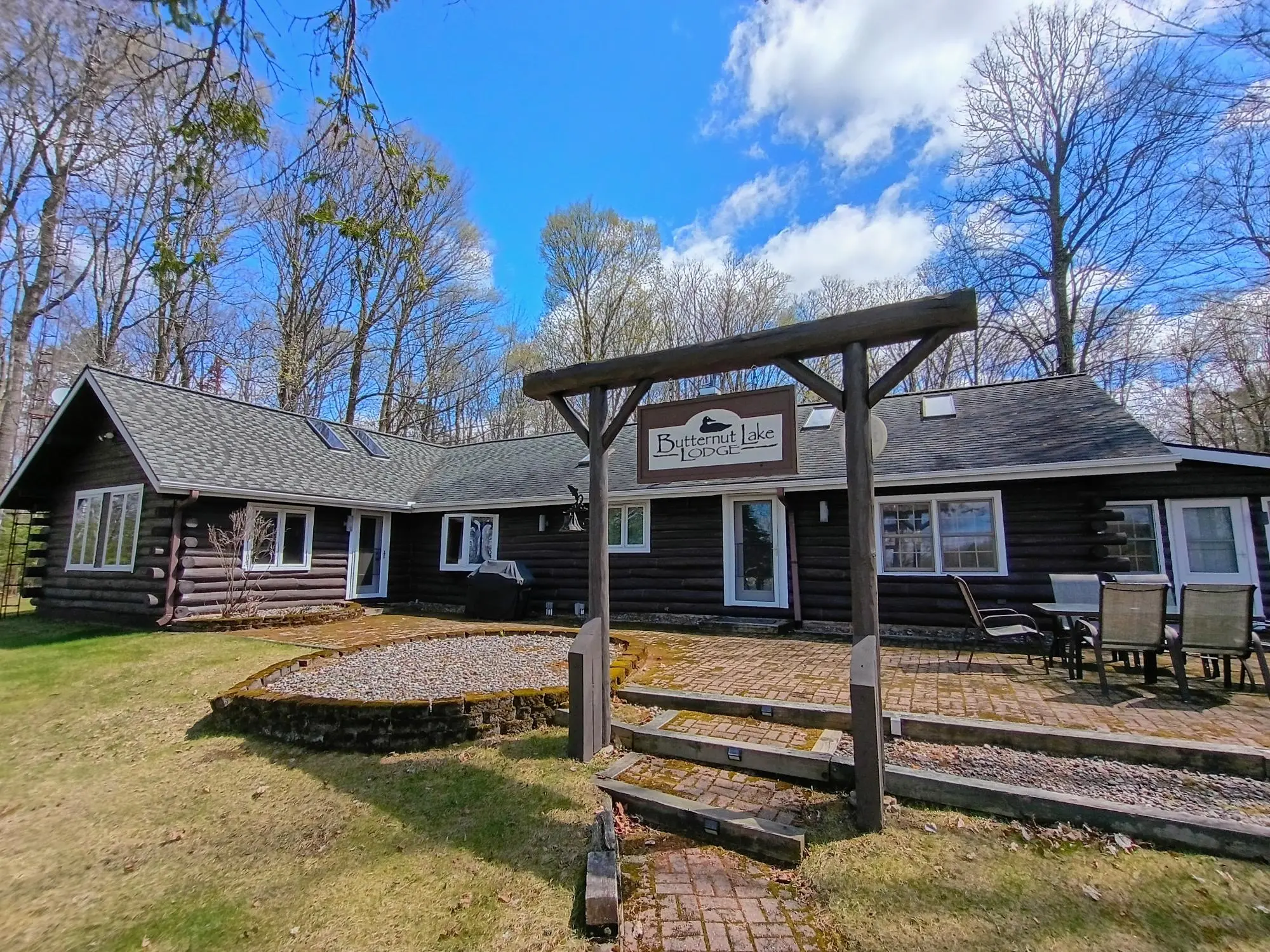 N16517 Lakeshore Dr, Butternut