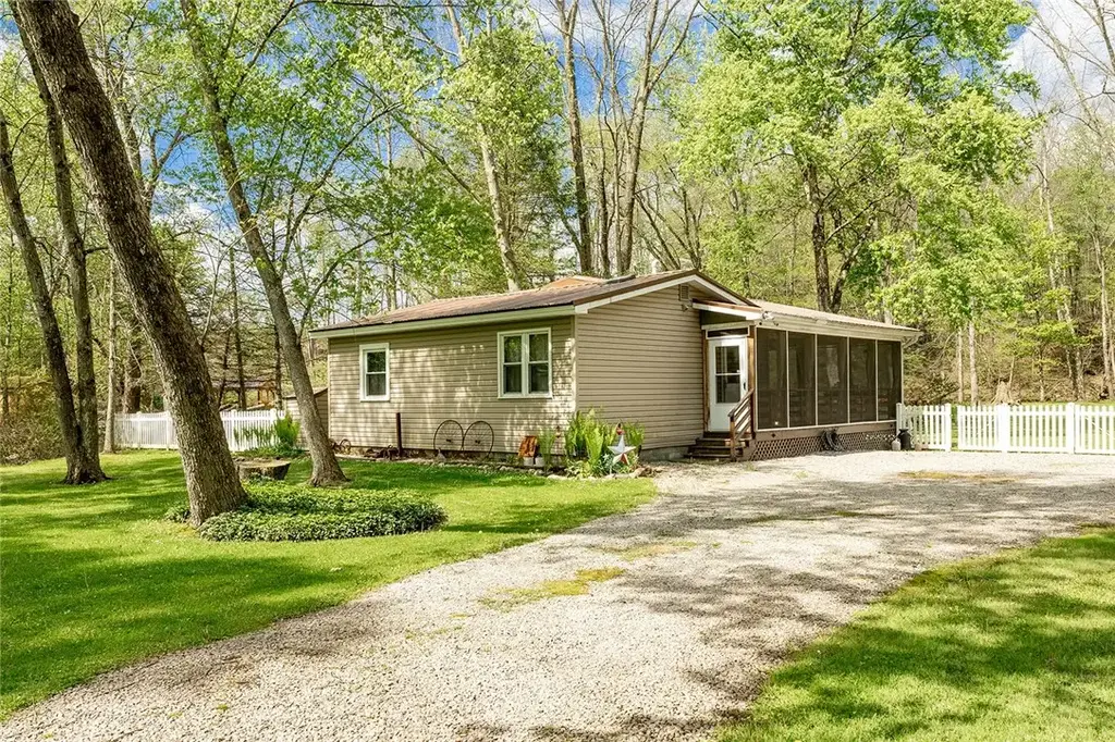 2771 River Drive, Shenango