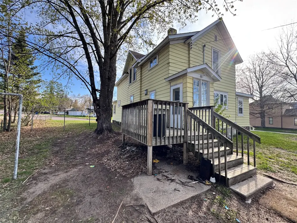 401 Elm Street, Spooner