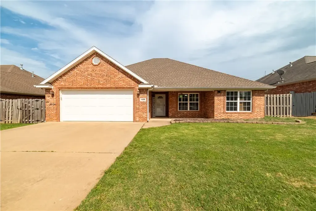 6309 S 37th Street, Rogers
