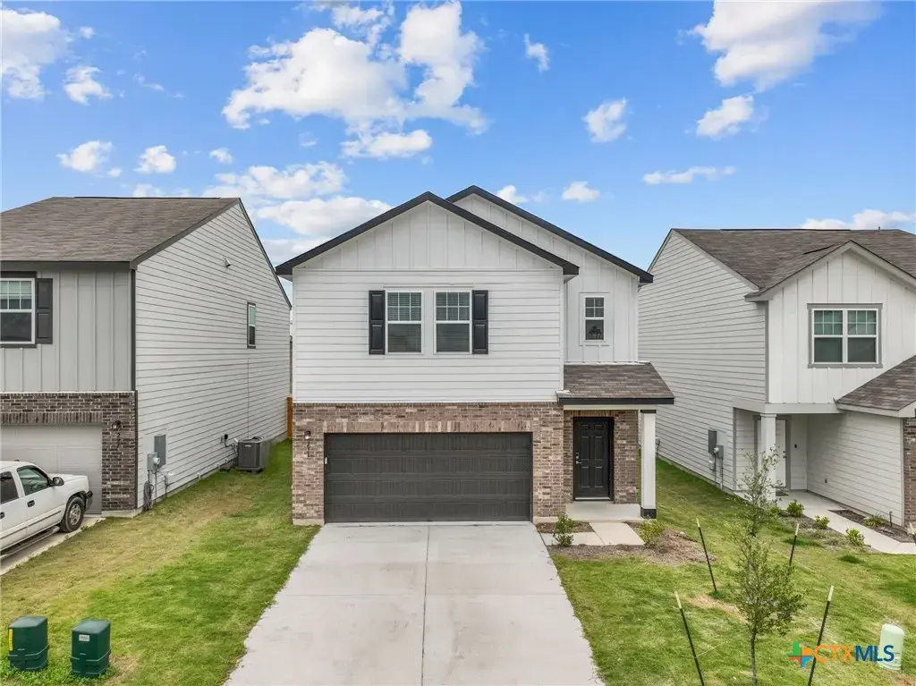 231 Enforcer Loop, Jarrell