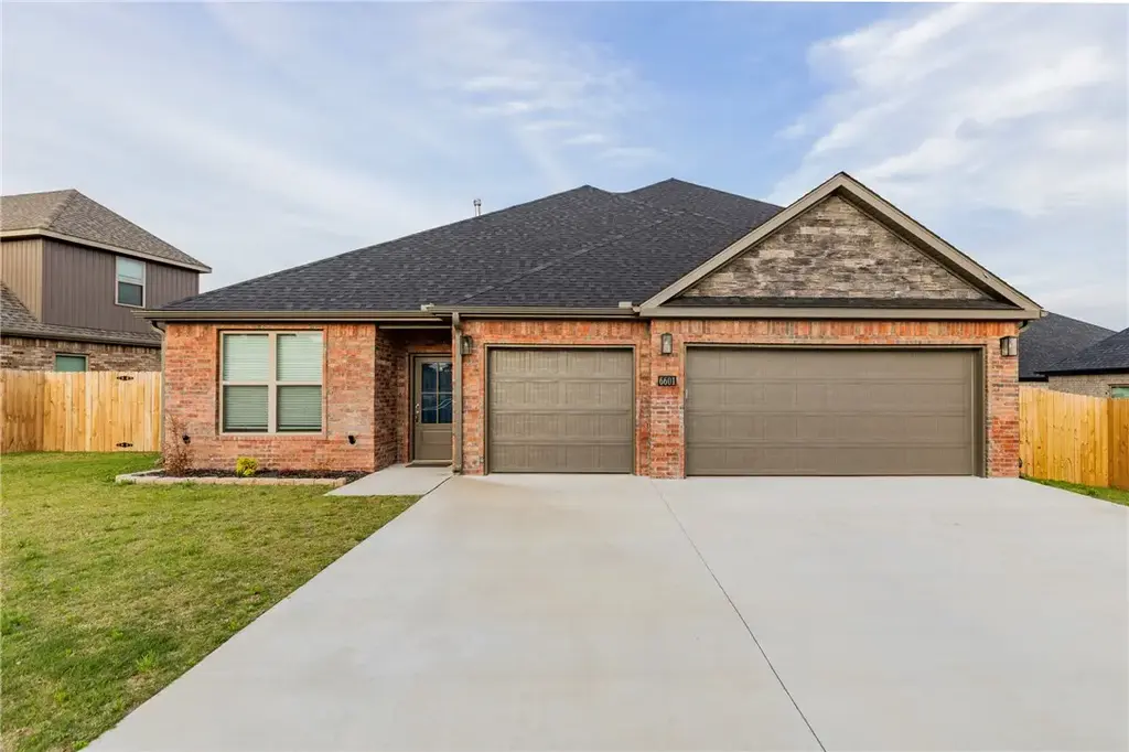 6601 Sw Acacia Street, Bentonville