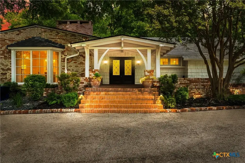 4005/4007 El Capitan Drive, Temple