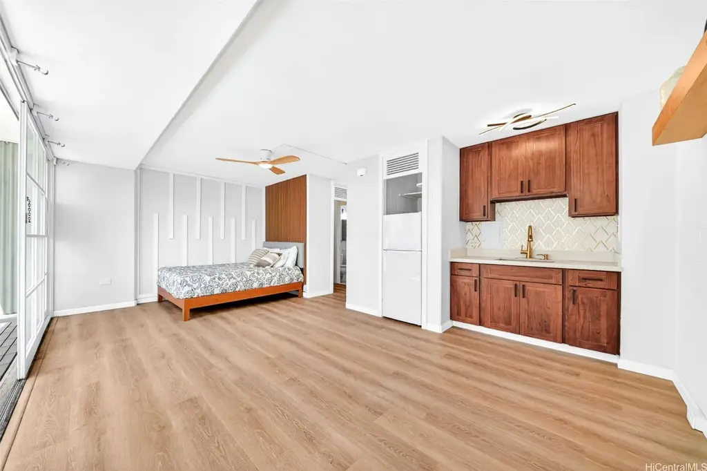 (unit #401) 445 Kaiolu Street, Honolulu