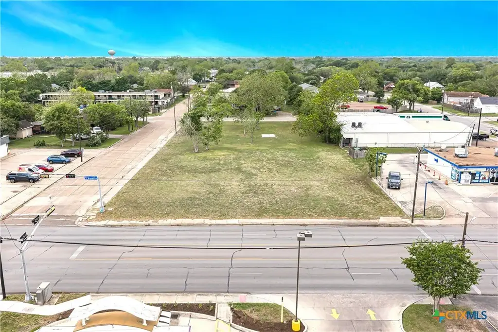 1601 N Navarro Street, Victoria